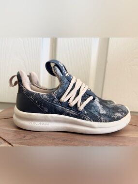 adidas Kids Cloudfoam Sneaker - Blue Tie-Dye , slip on  on with White Laces